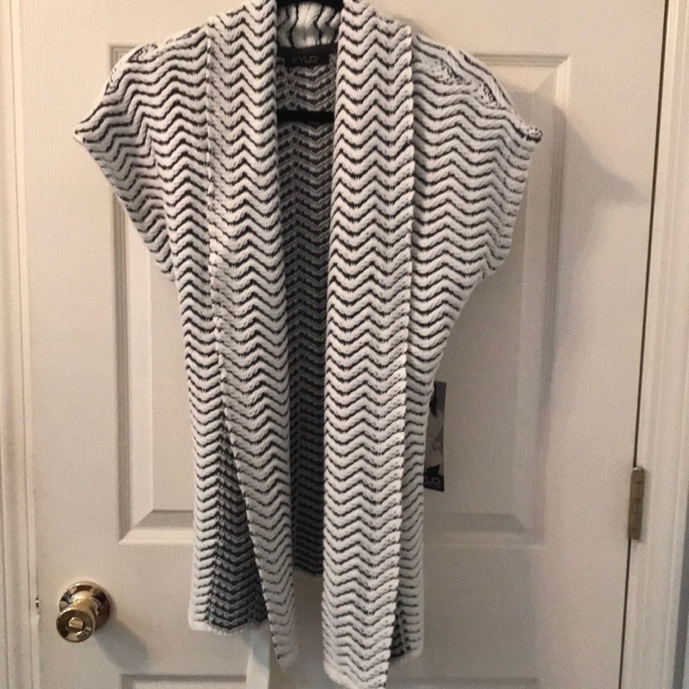 Fylo vest sweater size medium